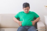 便秘的人，一连几天不排，肠道到底堆积了多少东西？