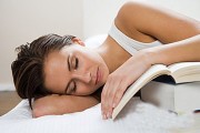睡觉时出汗是什么原因女性睡觉时出汗是什么原因女性挂什么科