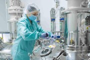 保健食品生产企业应当建立原辅料和包装材料的保健食品生产企业