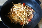 炒盐热敷的作用与功效炒盐 炒盐热敷的作用与功效炒盐