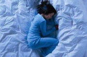 睡觉时身体突然抖一下的原因白天睡觉时身体突然抖一下的原因