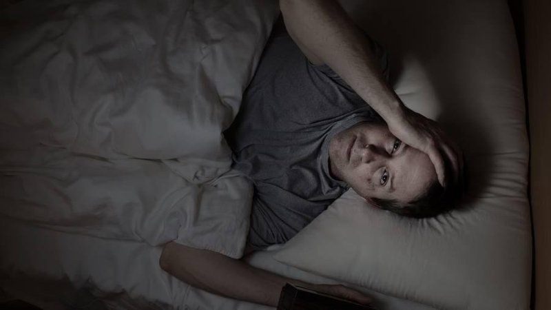 为什么晚上睡觉会突然抽一下惊醒为什么晚上睡觉会突然抽一下