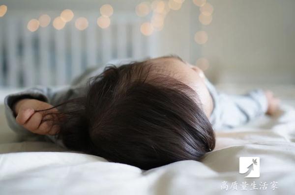 睡觉有时候身体会突然抽搐一下,为什么睡觉时会突然抽搐一下