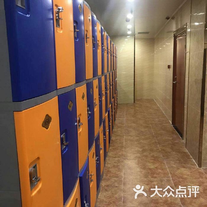 颐源居健身房游泳馆颐源居健身