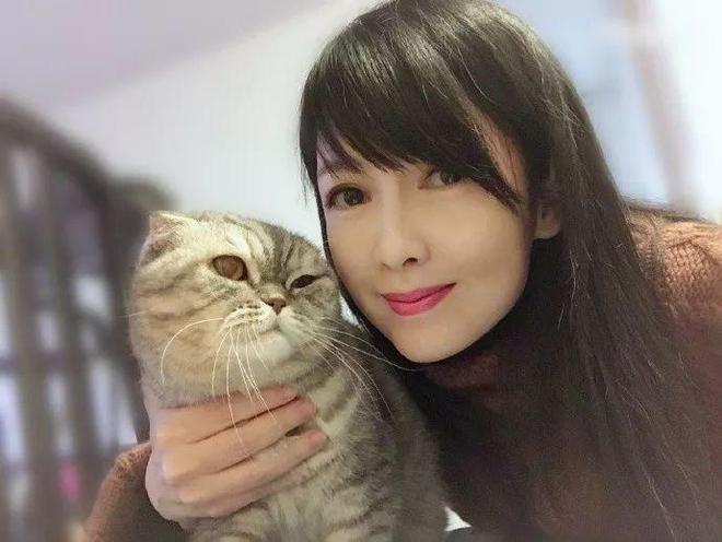 周慧敏晒健身照,周慧敏晒健身照的视频