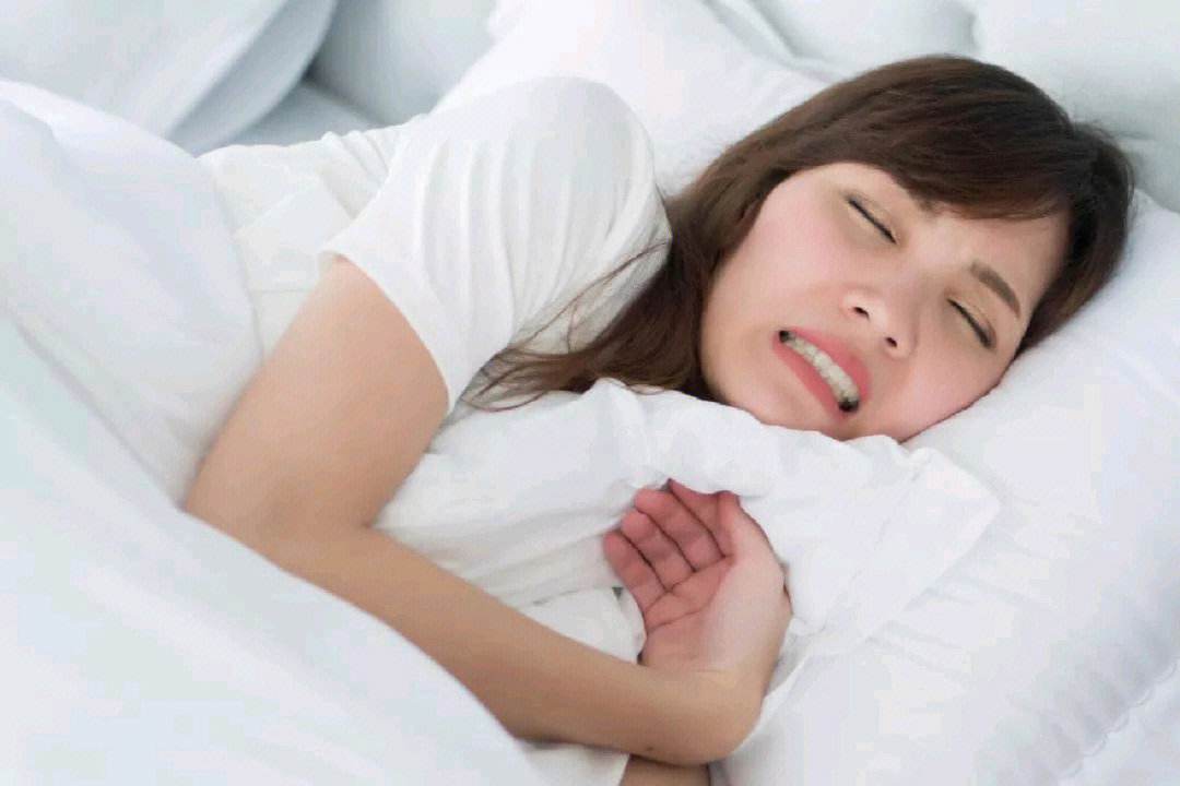 晚上睡觉磨牙咋回事,睡觉磨牙怎么回事