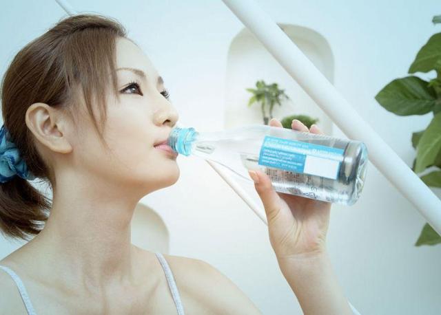 喝水减肥吗,姨妈期间喝水减肥吗
