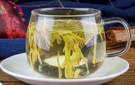 金银花泡水喝有什么好处野生金银花泡水喝有什么好处