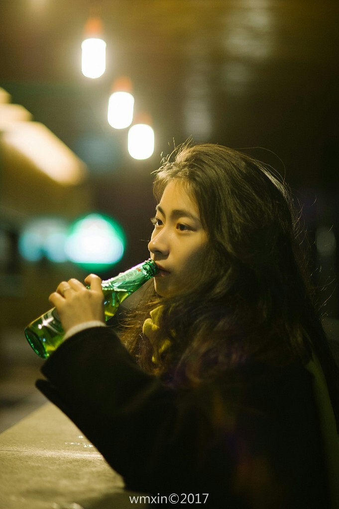 一个人喝酒图片伤感一个人喝酒图片伤感图片