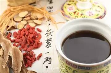 肠胃湿热,肠湿热的症状与治疗方法