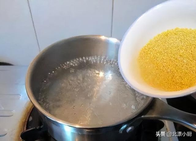 小米粥的做法 小米粥的做法