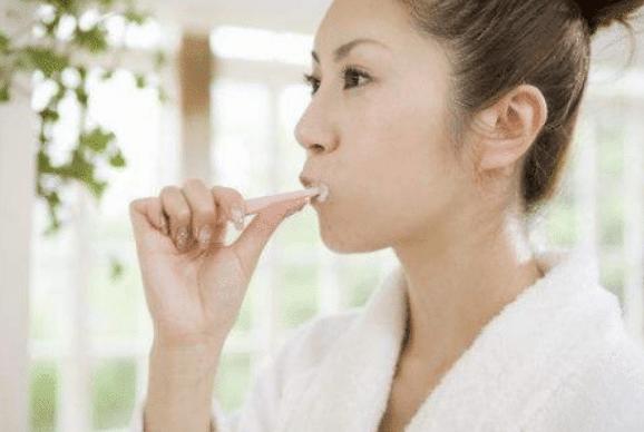 睡觉有口臭是什么原因,睡觉就口臭