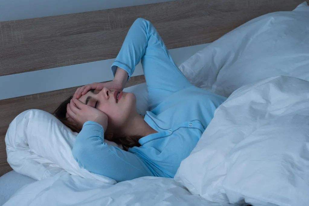 一个人失眠怎么办,如果一个人失眠怎么办
